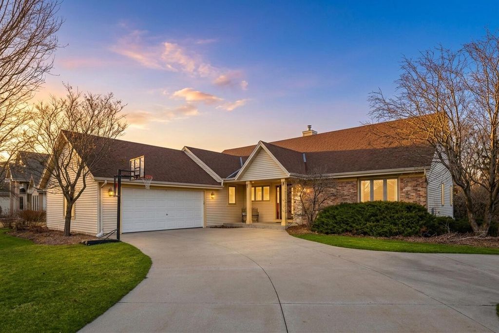 6180 S Preston LANE, New Berlin, WI 53151