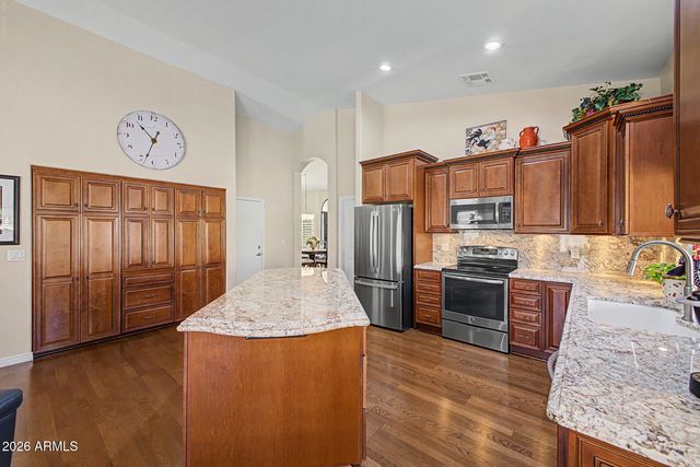 414 S SURFSIDE Drive, Gilbert, AZ 85233