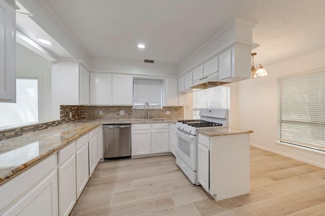 42 N Timber Top Drive, The Woodlands, TX 77380