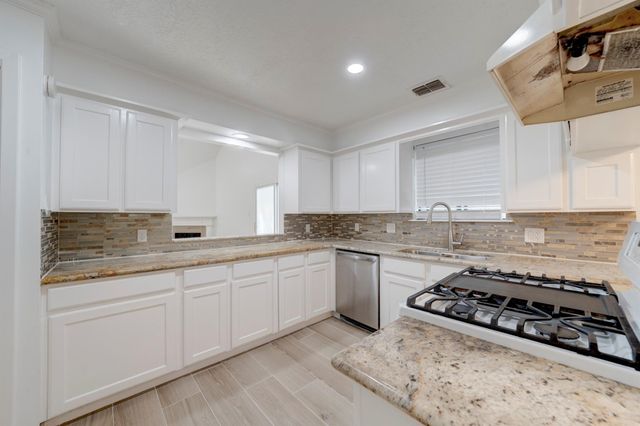 42 N Timber Top Drive, The Woodlands, TX 77380