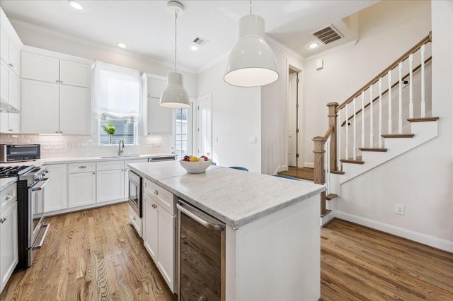1031 Ashland Street, Houston, TX 77008
