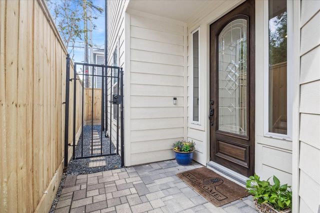 1031 Ashland Street, Houston, TX 77008