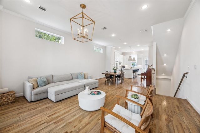 1031 Ashland Street, Houston, TX 77008