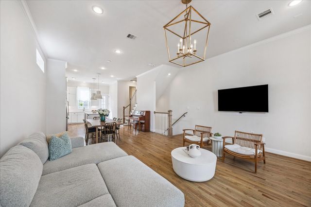 1031 Ashland Street, Houston, TX 77008