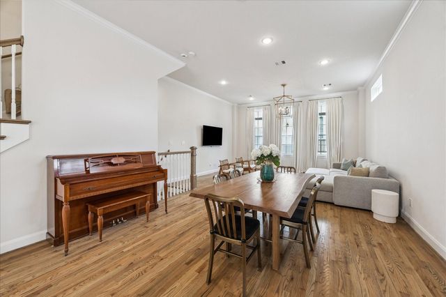 1031 Ashland Street, Houston, TX 77008