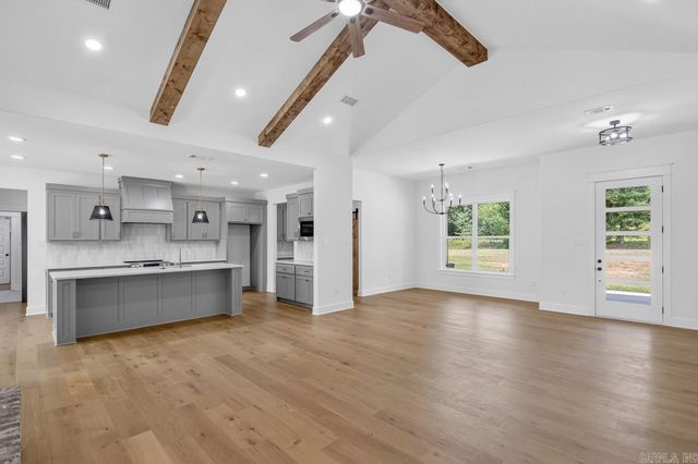 6748 N Detonti Rd, Bauxite, AR 72011