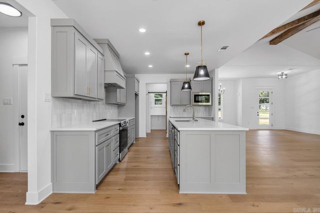 6748 N Detonti Rd, Bauxite, AR 72011
