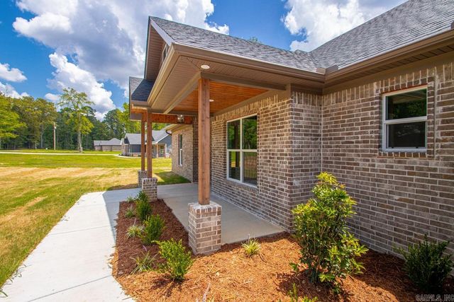 6748 N Detonti Rd, Bauxite, AR 72011