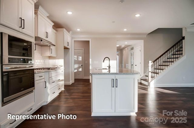 106 S Inneswood Lane 31, Mooresville, NC 28115