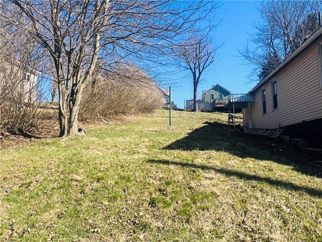 262 Adams St., Braddock Hills, PA 15221