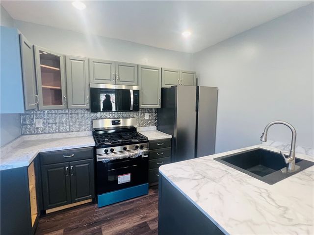 262 Adams St., Braddock Hills, PA 15221