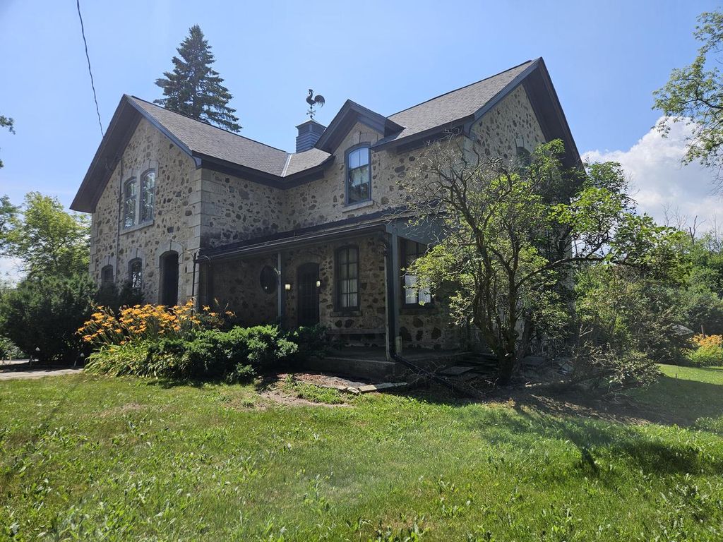 1867 Port Washington ROAD, Grafton, WI 53024
