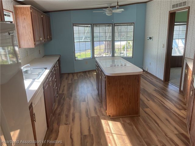 2704 E Waterview Drive, Avon Park, FL 33825