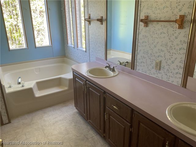 2704 E Waterview Drive, Avon Park, FL 33825