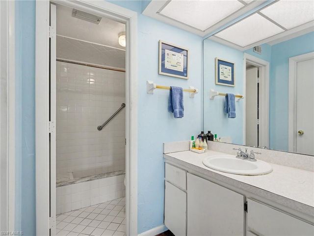 3816 Snowflake LN 1303, Naples, FL 34112