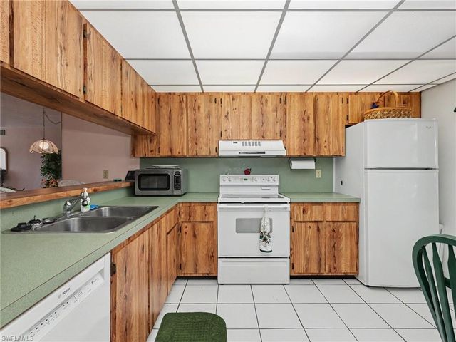 3816 Snowflake LN 1303, Naples, FL 34112