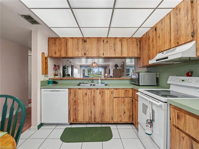 3816 Snowflake LN 1303, Naples, FL 34112