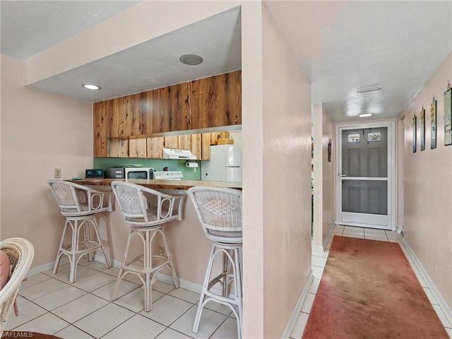 3816 Snowflake LN 1303, Naples, FL 34112