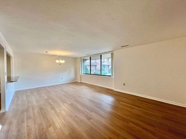 1004 Paradise Rd 1H, Swampscott, MA 01907