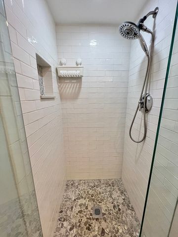 1004 Paradise Rd 1H, Swampscott, MA 01907