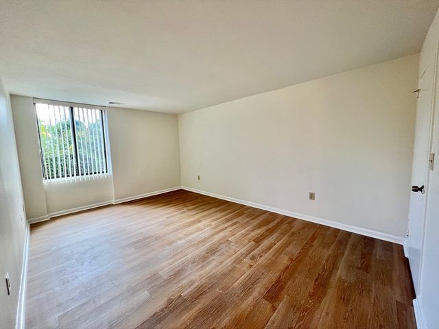 1004 Paradise Rd 1H, Swampscott, MA 01907