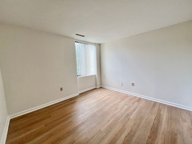 1004 Paradise Rd 1H, Swampscott, MA 01907