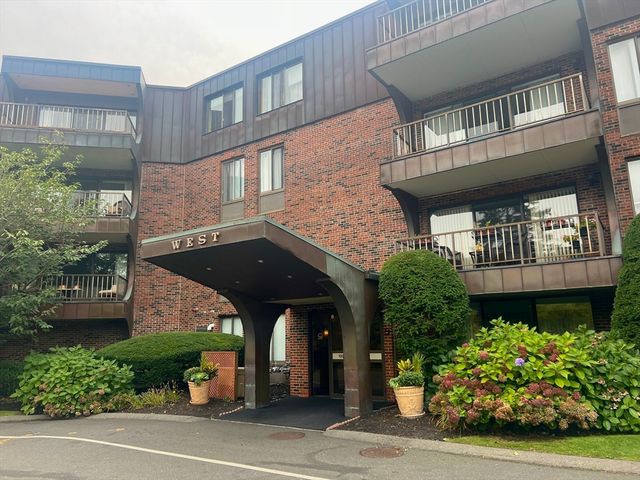 1004 Paradise Rd 1H, Swampscott, MA 01907