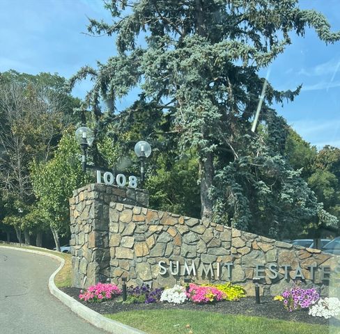 1004 Paradise Rd 1H, Swampscott, MA 01907