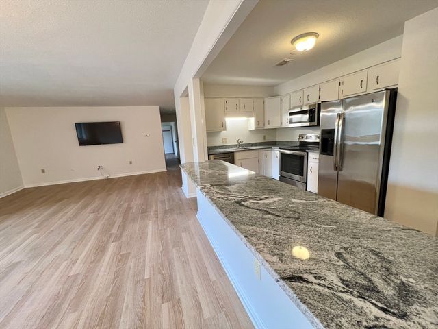 1004 Paradise Rd 1H, Swampscott, MA 01907