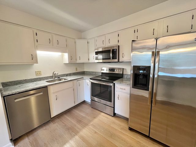 1004 Paradise Rd 1H, Swampscott, MA 01907