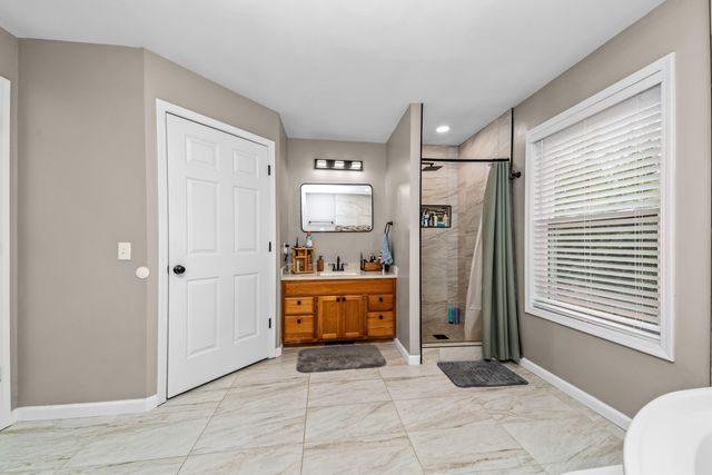 4240 E Commerce Road, Commerce Twp, MI 48382