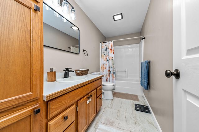 4240 E Commerce Road, Commerce Twp, MI 48382