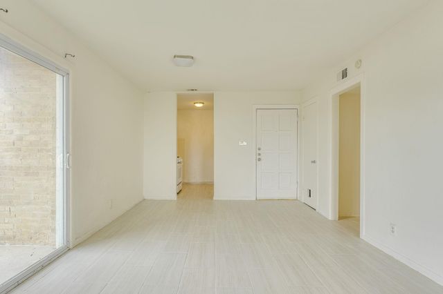 3431 North Hills DR 321, Austin, TX 78731