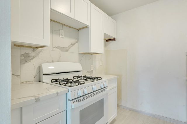 3431 North Hills DR 321, Austin, TX 78731