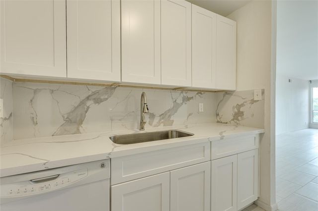 3431 North Hills DR 321, Austin, TX 78731