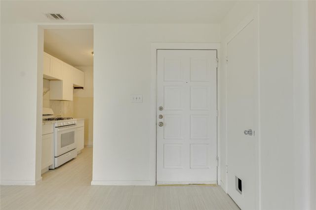 3431 North Hills DR 321, Austin, TX 78731