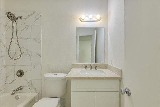 3431 North Hills DR 321, Austin, TX 78731