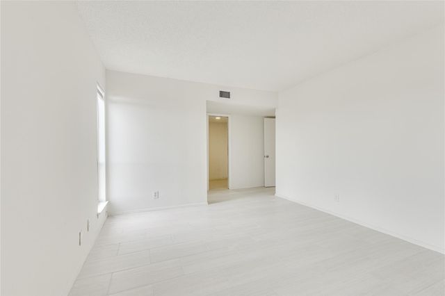 3431 North Hills DR 321, Austin, TX 78731