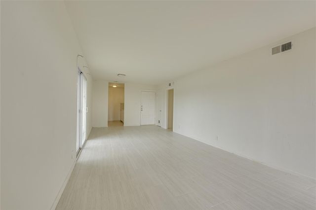 3431 North Hills DR 321, Austin, TX 78731