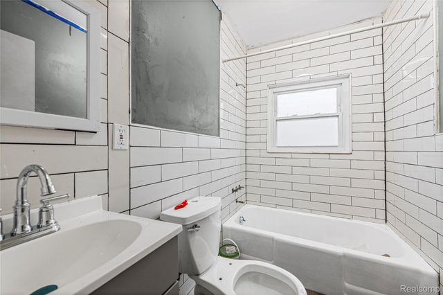 23276 Stewart Avenue, Warren, MI 48089