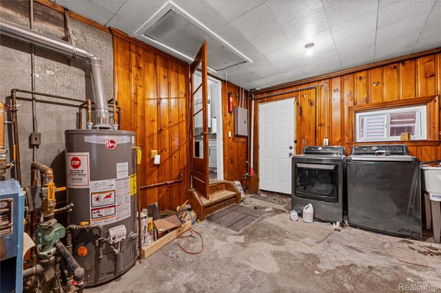 23276 Stewart Avenue, Warren, MI 48089