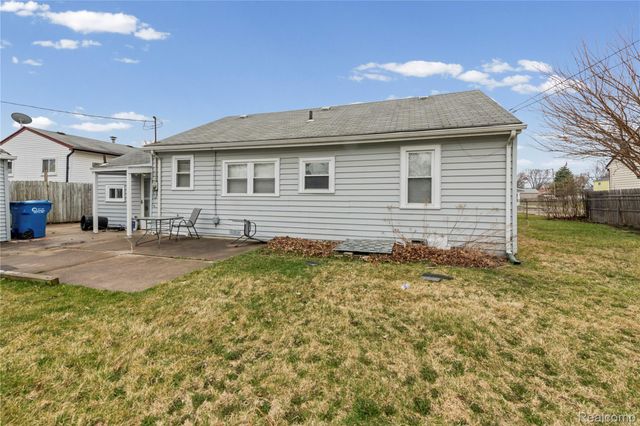 23276 Stewart Avenue, Warren, MI 48089