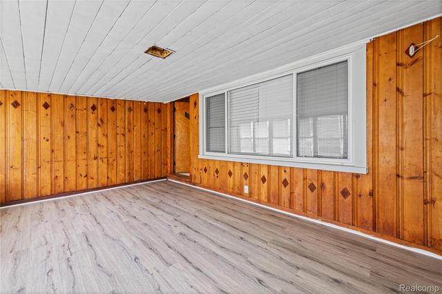 23276 Stewart Avenue, Warren, MI 48089