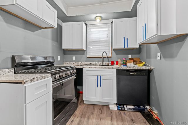 23276 Stewart Avenue, Warren, MI 48089