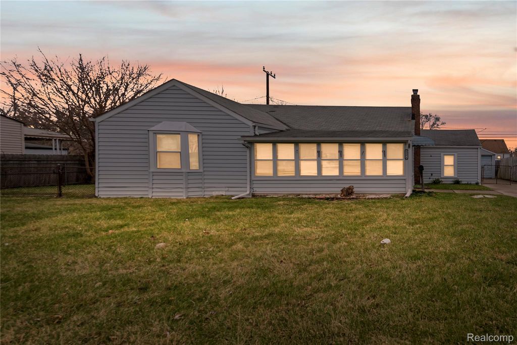 23276 Stewart Avenue, Warren, MI 48089