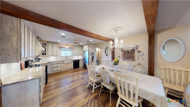 612 Mccormick Drive, Victoria, TX 77904