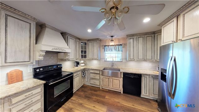 612 Mccormick Drive, Victoria, TX 77904