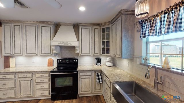 612 Mccormick Drive, Victoria, TX 77904