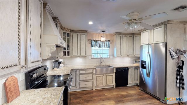 612 Mccormick Drive, Victoria, TX 77904