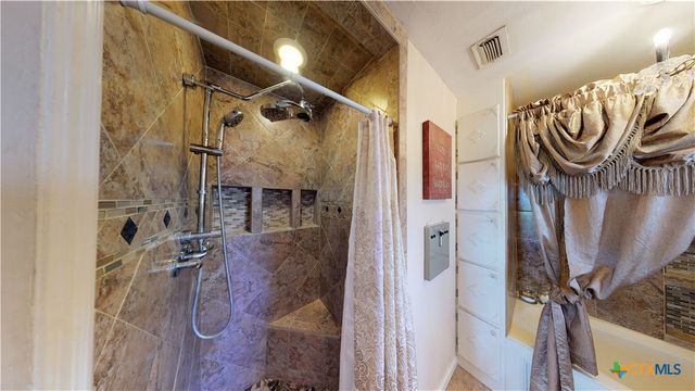 612 Mccormick Drive, Victoria, TX 77904